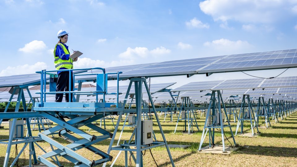 Electrical engineers are examining the working conditions of many solar panels to enable continuous power generation from solar energy.